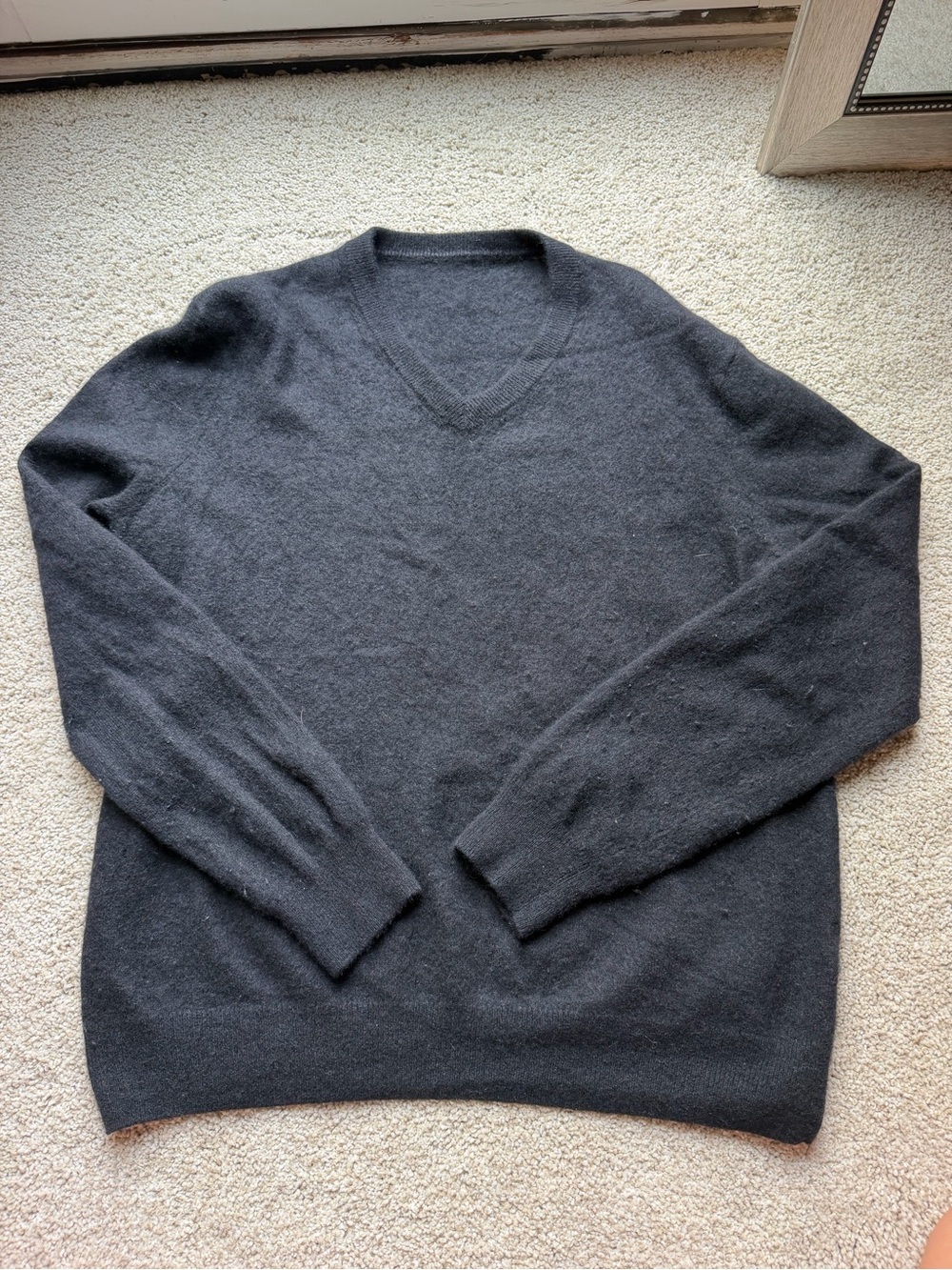 100% Cashmere black v neck Sweater women’s